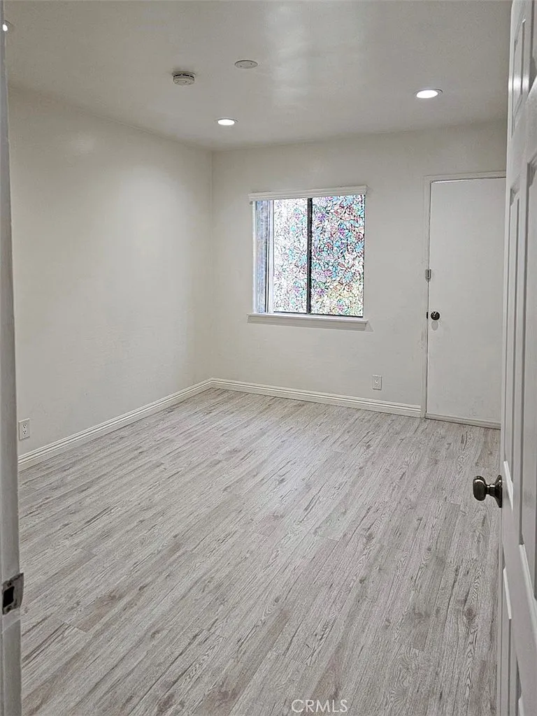 2 bed, 900 sqft, $2,400 — Photo 4