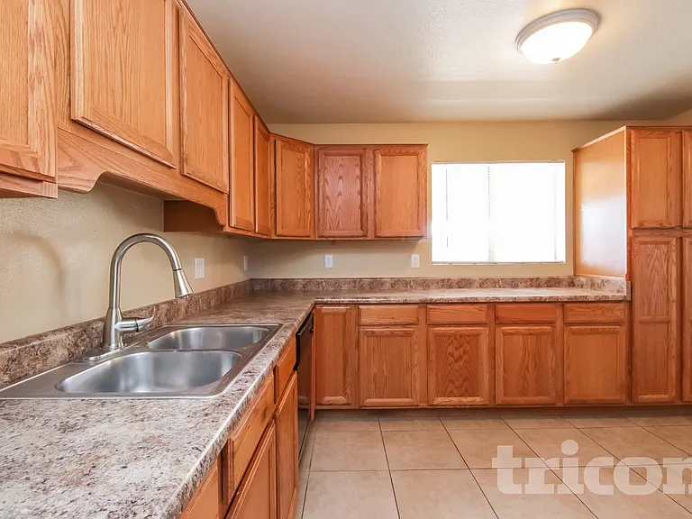 5017 W Sierra Vista Dr — Photo 8
