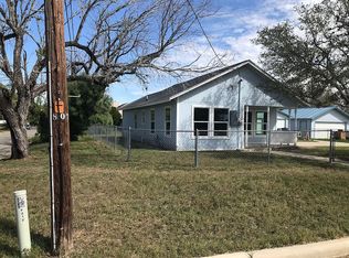 212 N Berry St, Beeville, TX 78102