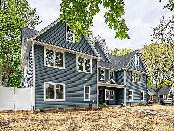 2nd image of 492 Queen Anne Rd