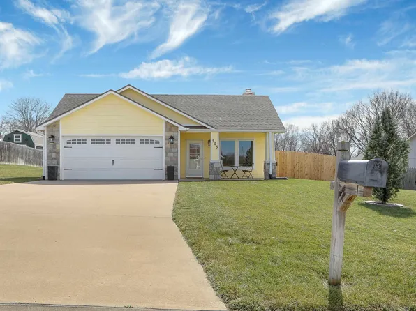 205 Bergsten Ct, Riley, KS 66531