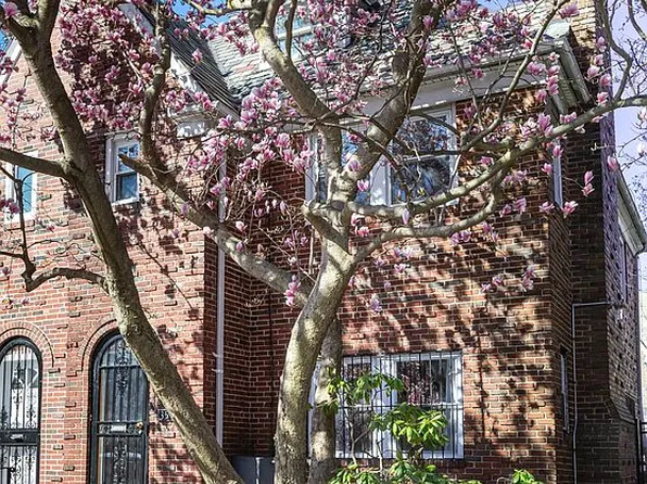 35-32 88th St, Jackson Heights, NY 11372