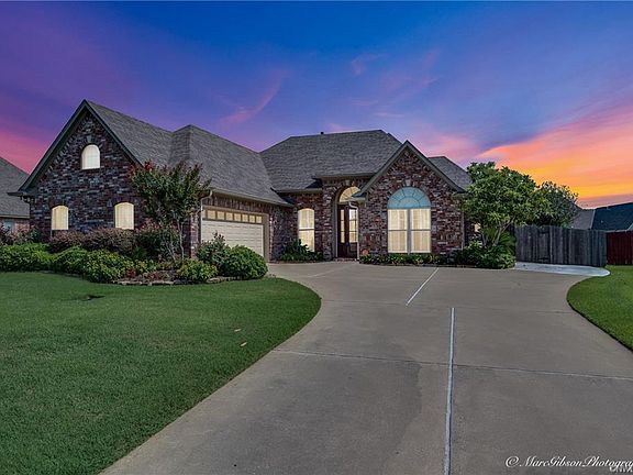 2nd image of 302 Saint Annes Ct