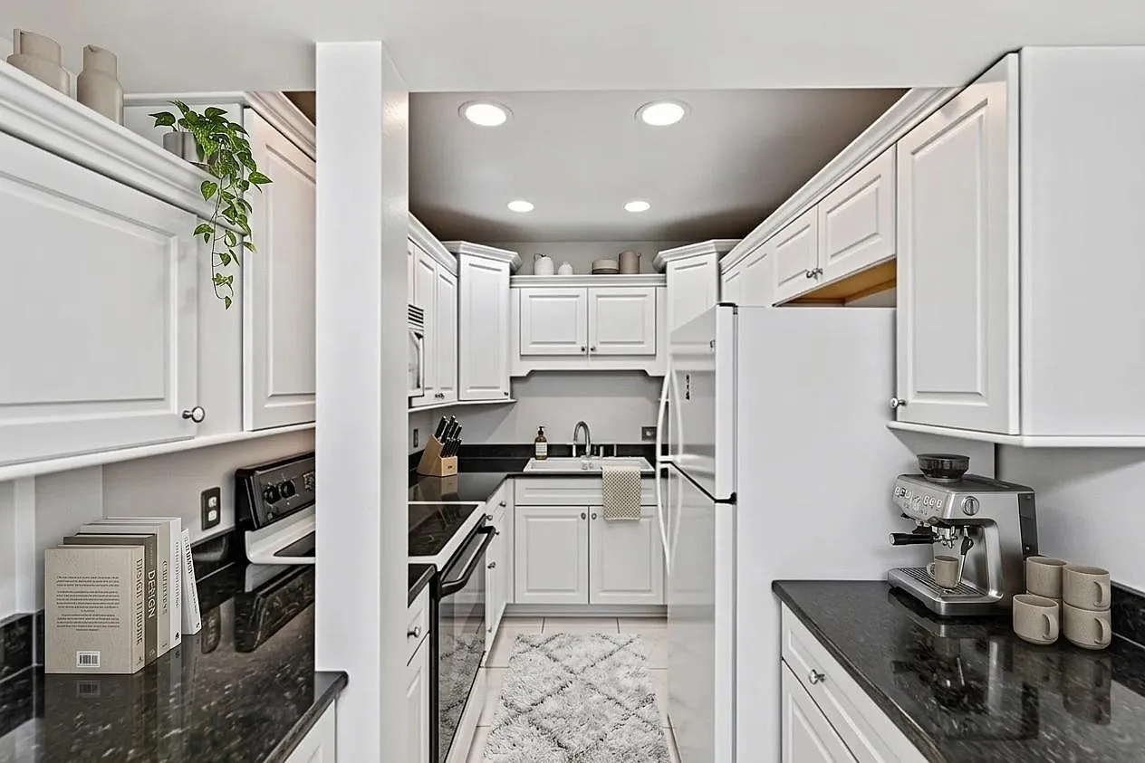 1 bed, 1.0 bath, 744 sqft, $1,250 — Photo 3
