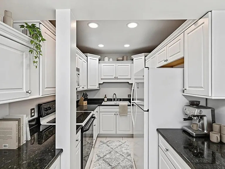 2601 Bellefontaine St #C104 — Photo 3