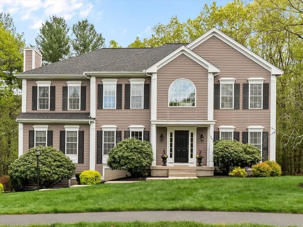 295 Webster Woods Ln, North Andover, MA 01845
