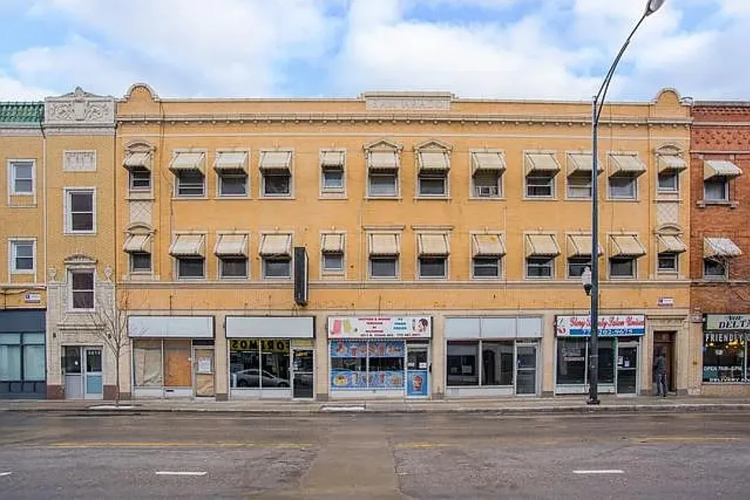3205 N Cicero Ave — Photo 1