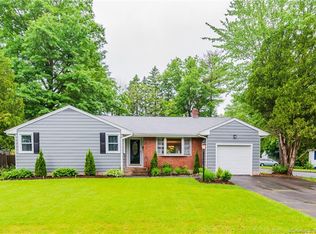 29 Crabapple Rd, West Hartford, CT 06117