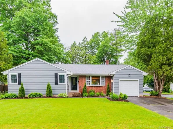 29 Crabapple Rd, West Hartford, CT 06117