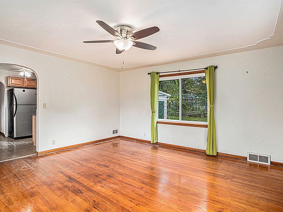 3rd image of 2 Parkridge Dr