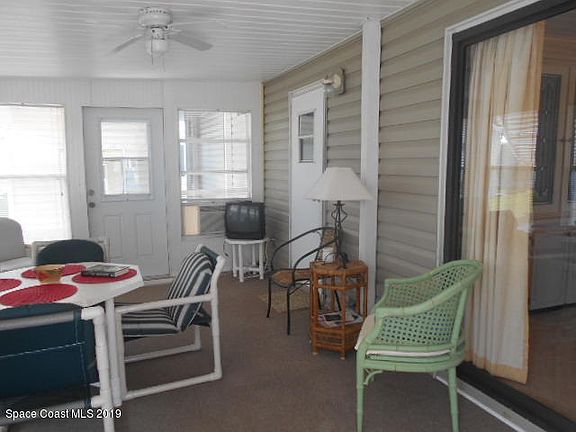 2nd image of 325 Avocado Dr