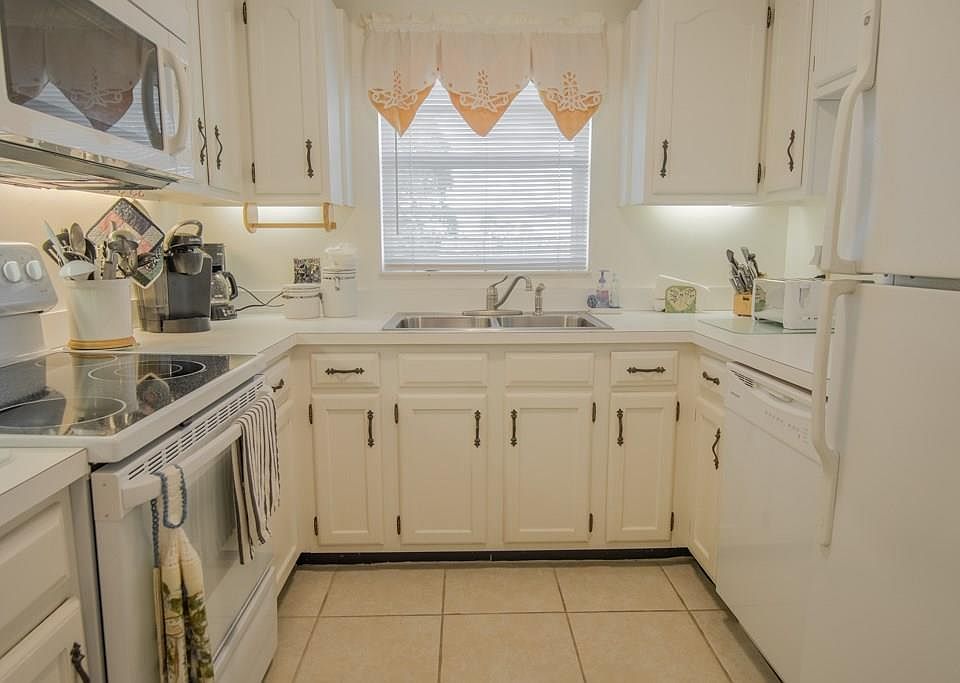 1st image of 30 Vista Gardens Trl