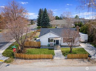 Chelan Realty Block 9, Chelan, WA 98816