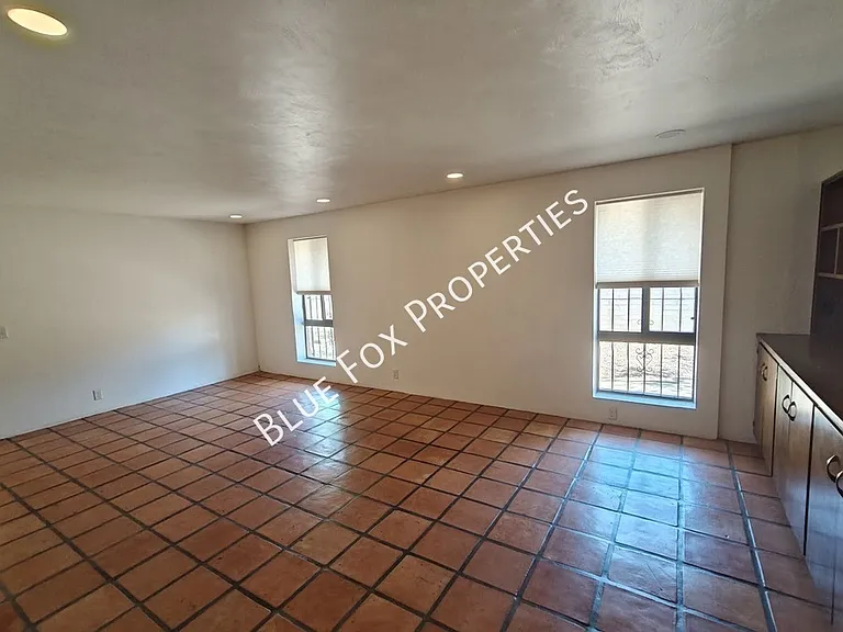 2781 W Calle Carapan — Photo 4