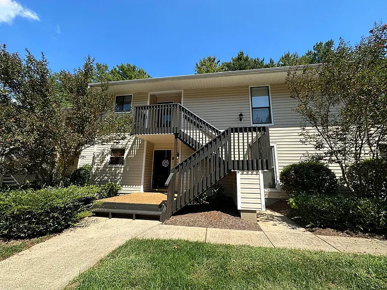 203 Driftwood Ln — Photo 1
