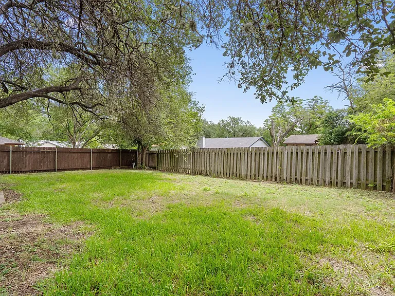 703 Huntingdon Pl — Photo 22