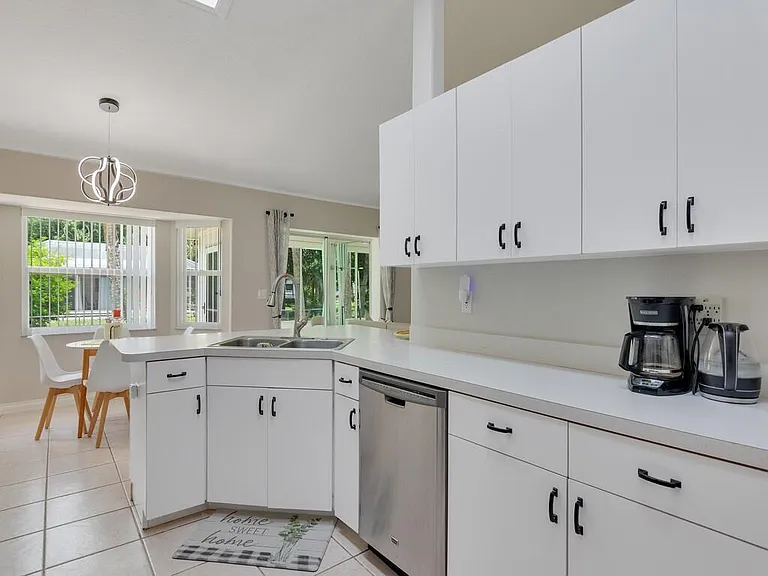 664 Vocelle Ave — Photo 3