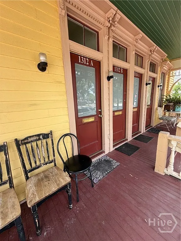 2 bed, 1.0 bath, 900 sqft, $1,700 — Photo 2
