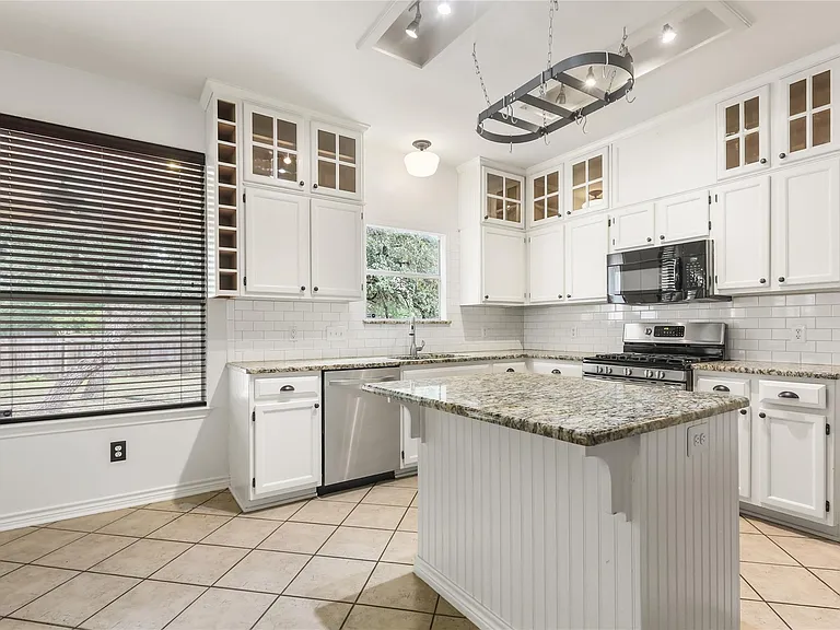2604 Stenson Dr — Photo 4