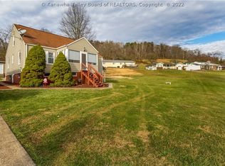 11 Jasper Dr, Poca, WV 25159