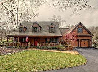 695 River Oaks Dr, Hayesville, NC 28904