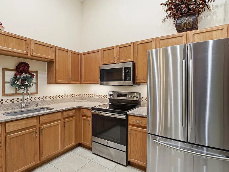 9363 Bridgeport Dr — Photo 13