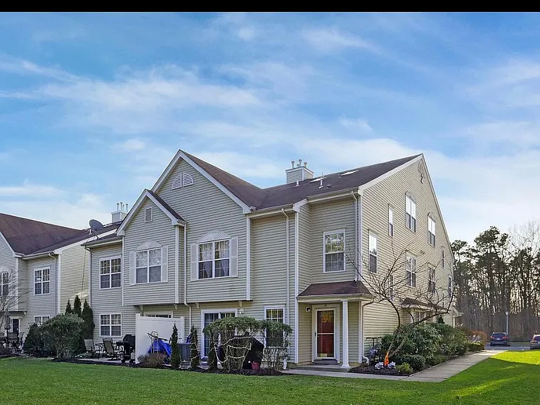 13 Topeka Ct — Photo 3