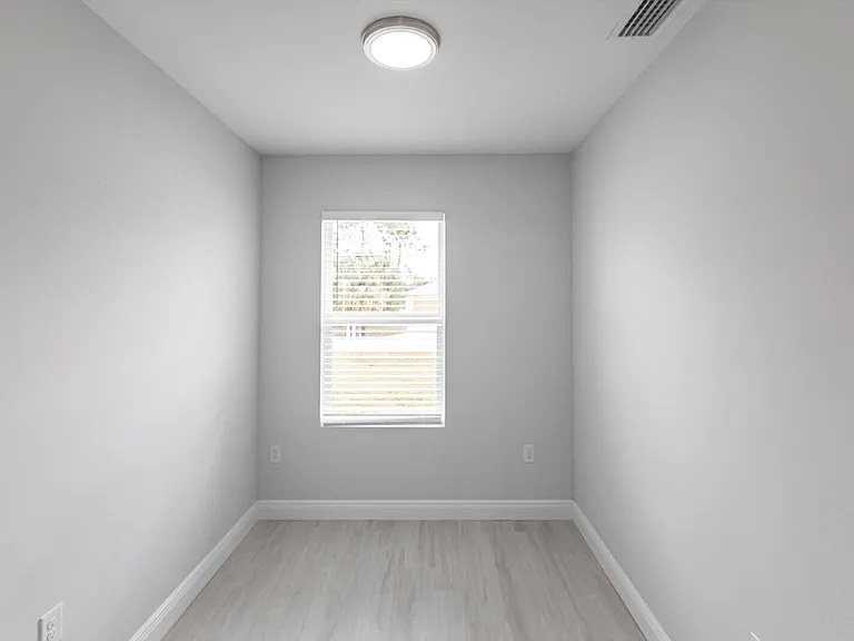 2113 Como St — Photo 12