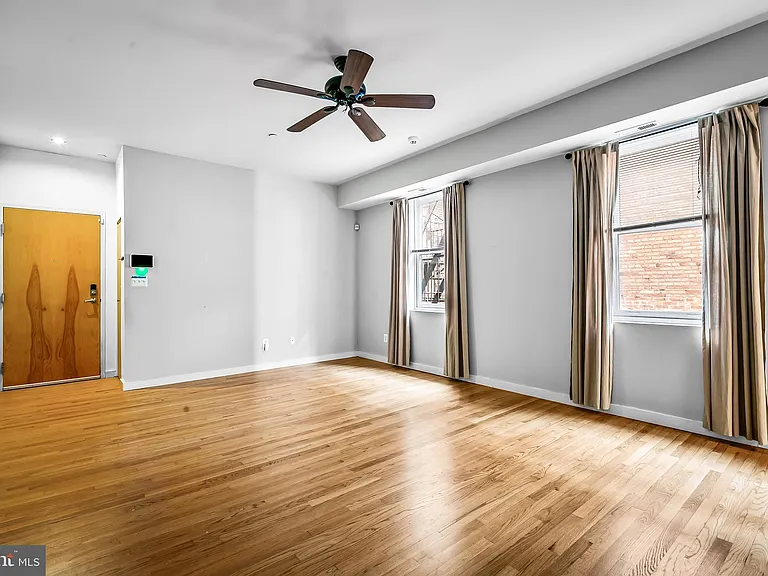 18 E Madison St #4 — Photo 10