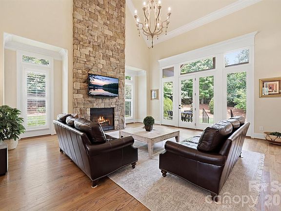 4th image of 3531 Aqua Point Dr