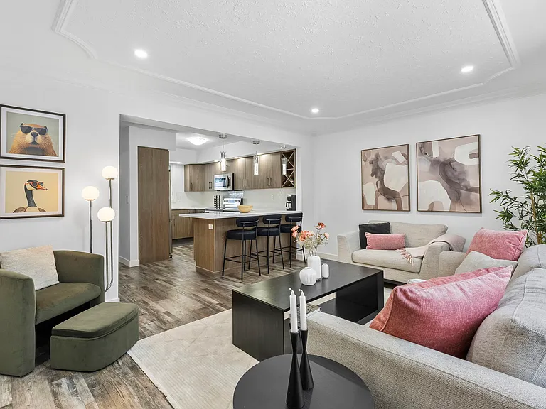 639 Brock St #639 — Photo 6