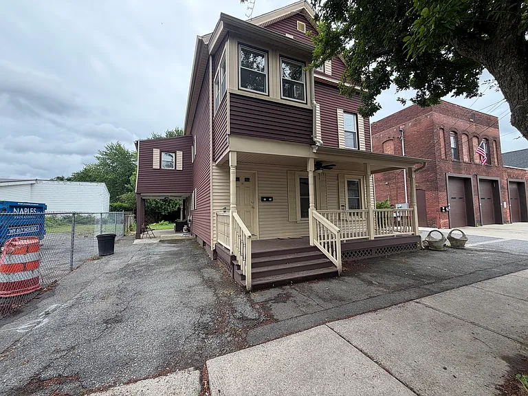 13 W School St #15 — Photo 1