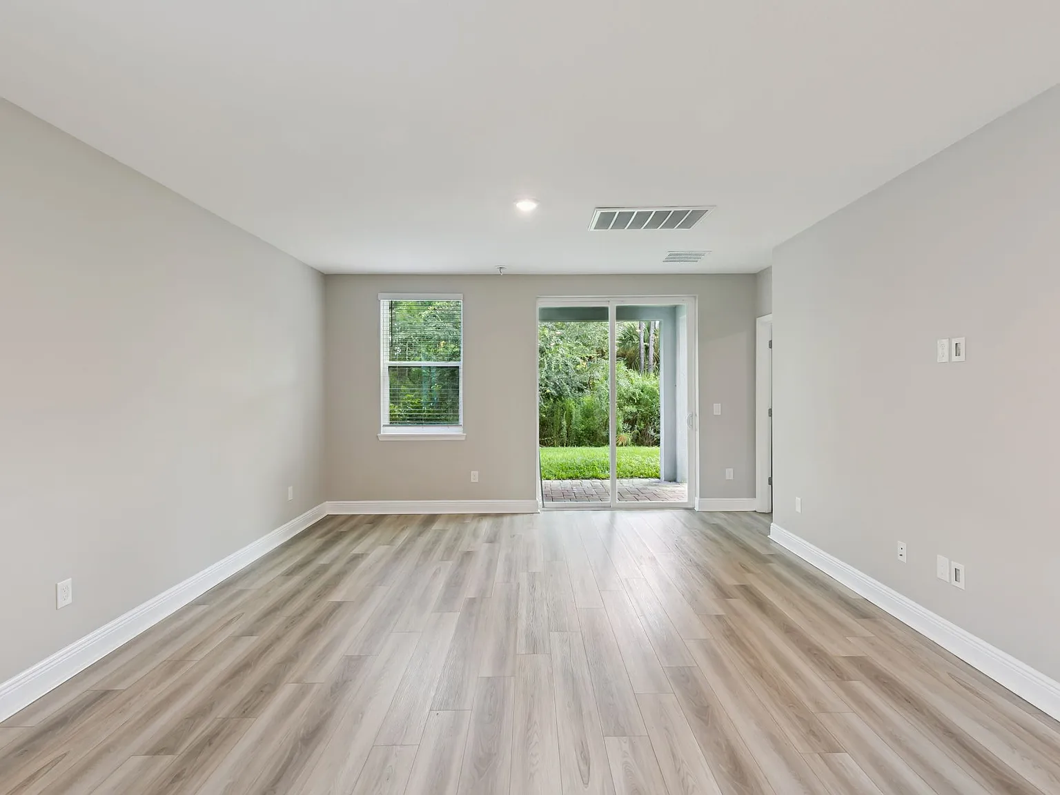 4 bed, 2.5 bath, 2168 sqft, $3,000 — Photo 3