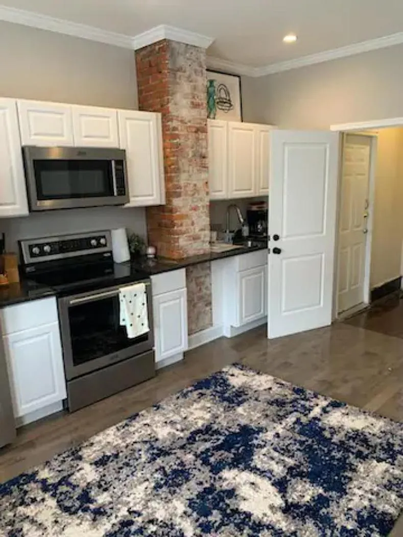 5002 Pine St — Photo 3