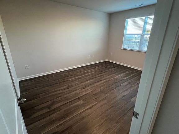 4th image of 1139 Ridgeford Dr