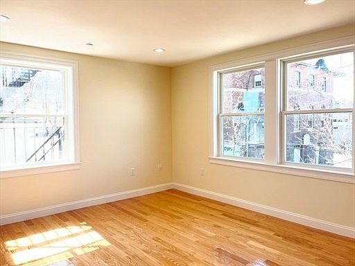 4th image of 325 Newport Ave #36