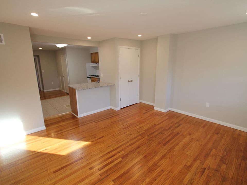 1st image of 933 S 10th St Floor 3