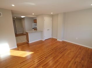 933 S 10th St FLOOR 3, Philadelphia, PA 19147