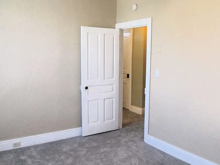 722 E Maple St — Photo 7