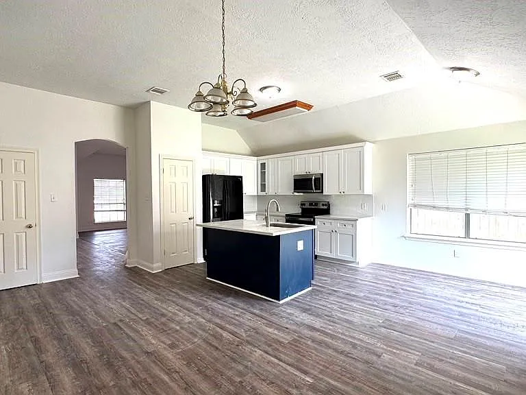 6422 Diamond Rock Dr — Photo 17