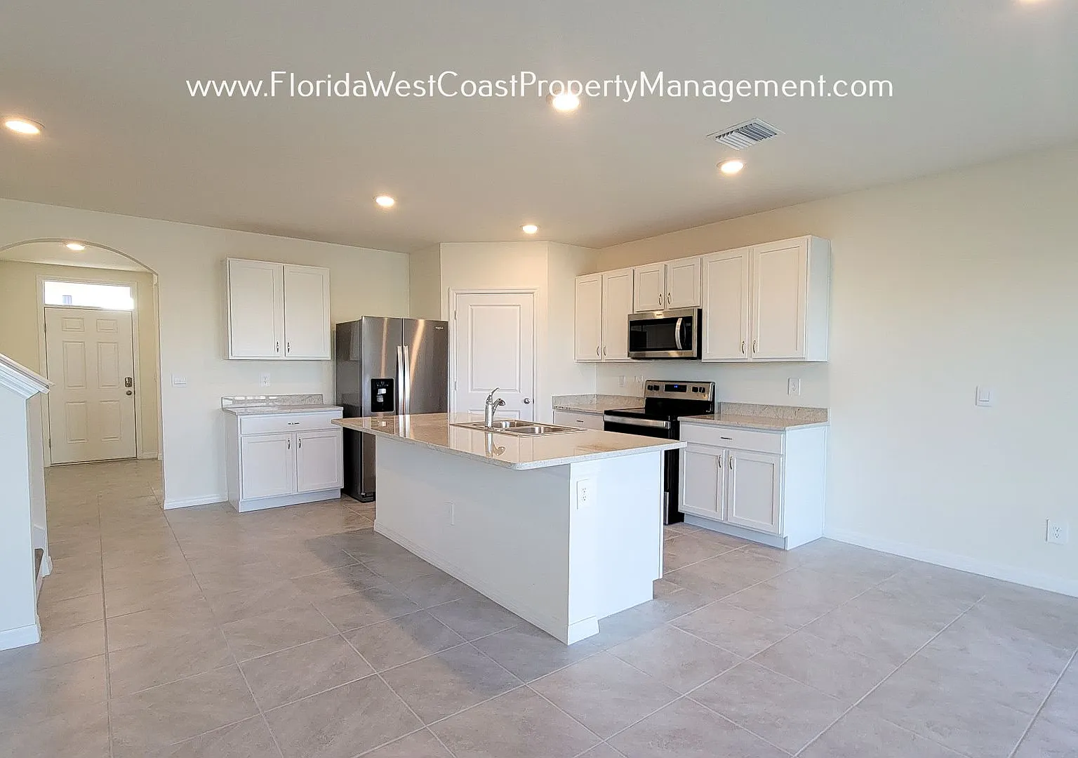Outstanding Palmer Ranch Home For Rent! 5 Bedrooms- 3 Bathrooms! Super Amenities! — Photo 3
