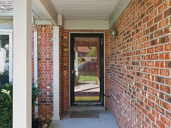 4th image of 2212 Acorn Ct