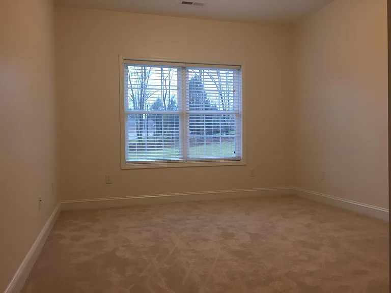 505 Olympic Ln — Photo 11
