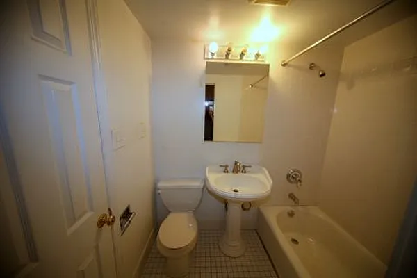 Rented by Metropolitan Realty | media 83