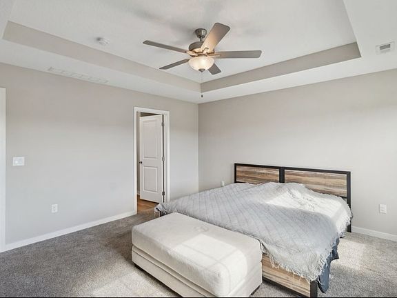 5th image of 12 SE Booth Ave