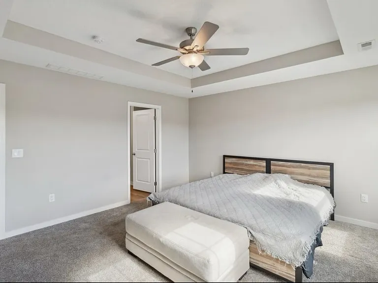 12 SE Booth Ave — Photo 5