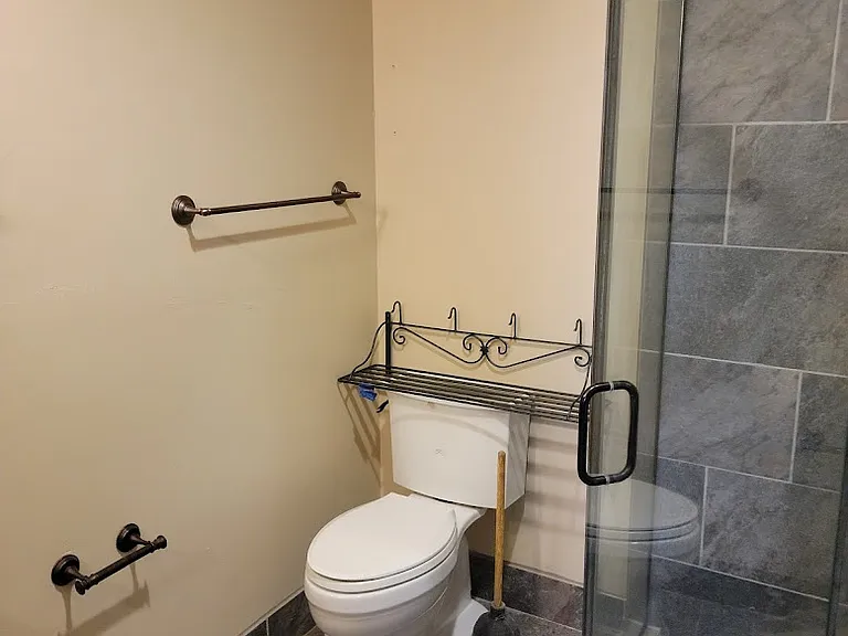631 E Croy St #23 — Photo 8