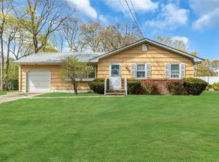 12 Harvard Dr, Hampton Bays, NY 11946