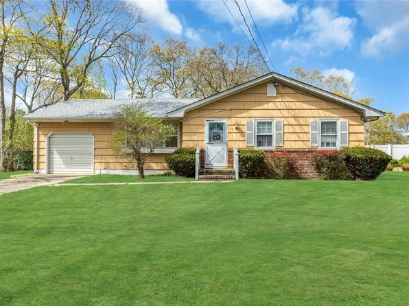 12 Harvard Drive, Hampton Bays, NY 11946