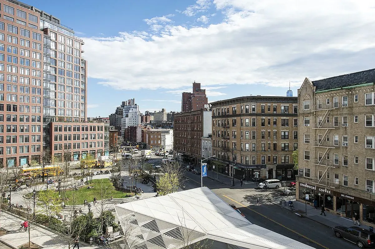 225 W 12th St — Photo 3